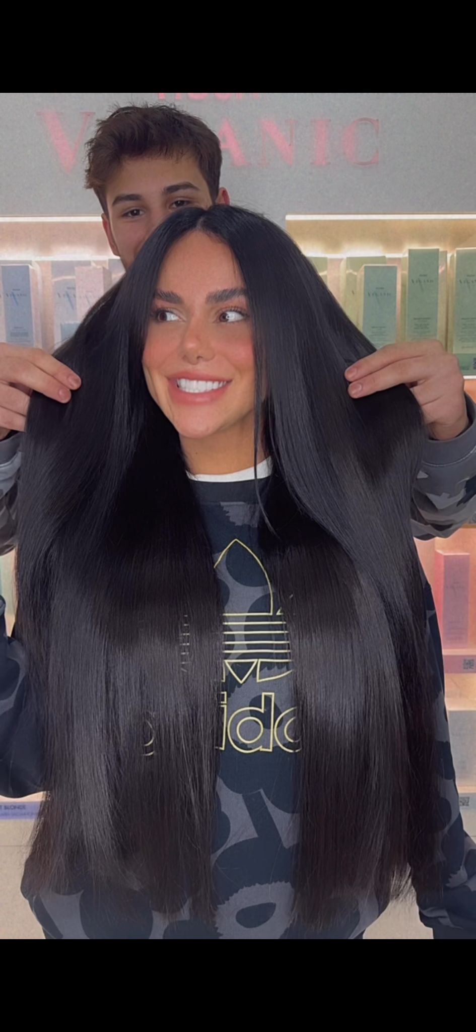 Siyah uzun düz saç kaynak